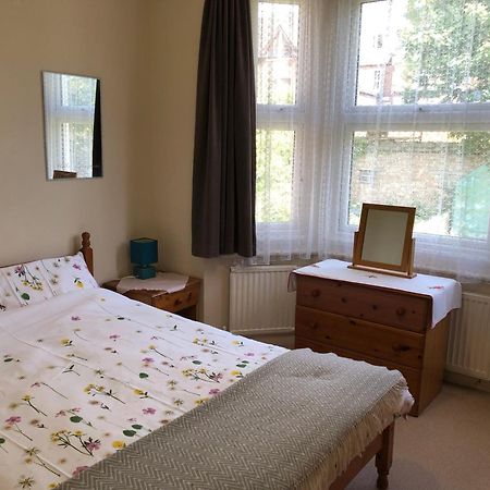 Spacious West London 2 Bedroom Apartment Екстер'єр фото
