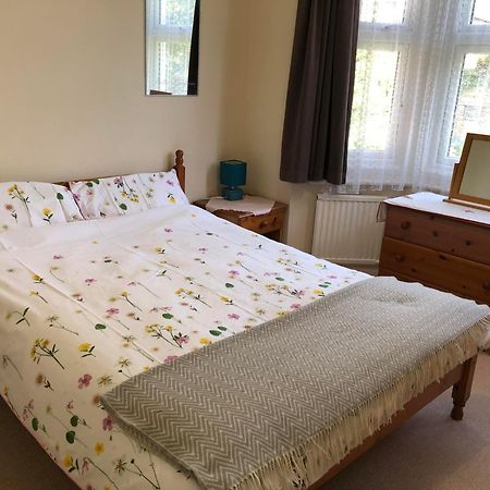 Spacious West London 2 Bedroom Apartment Екстер'єр фото