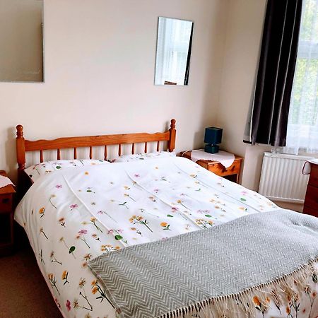 Spacious West London 2 Bedroom Apartment Екстер'єр фото
