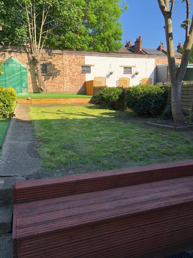 Spacious West London 2 Bedroom Apartment Екстер'єр фото