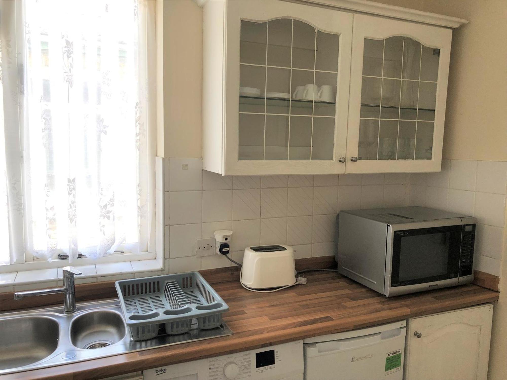 Spacious West London 2 Bedroom Apartment Екстер'єр фото
