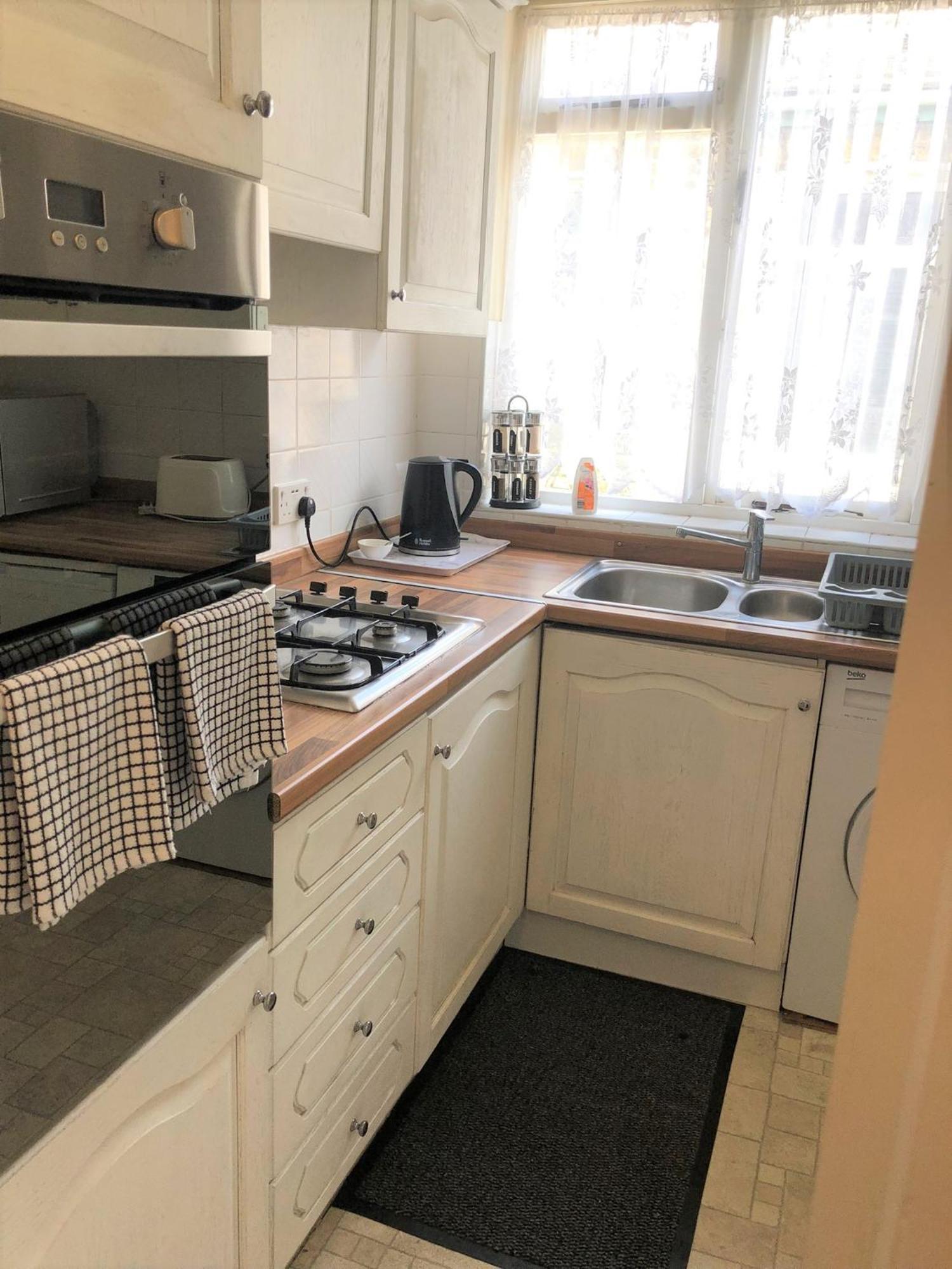 Spacious West London 2 Bedroom Apartment Екстер'єр фото