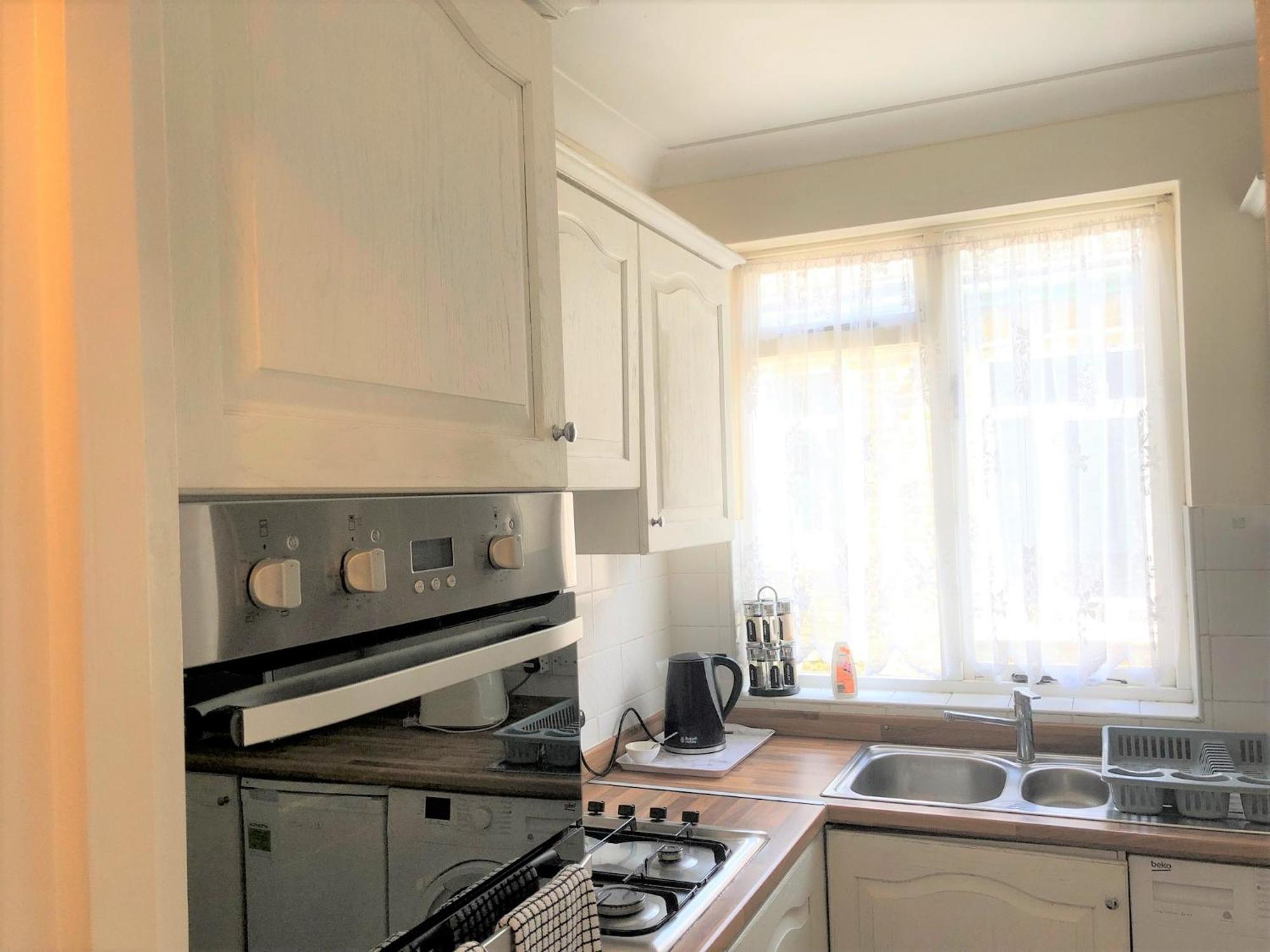 Spacious West London 2 Bedroom Apartment Екстер'єр фото
