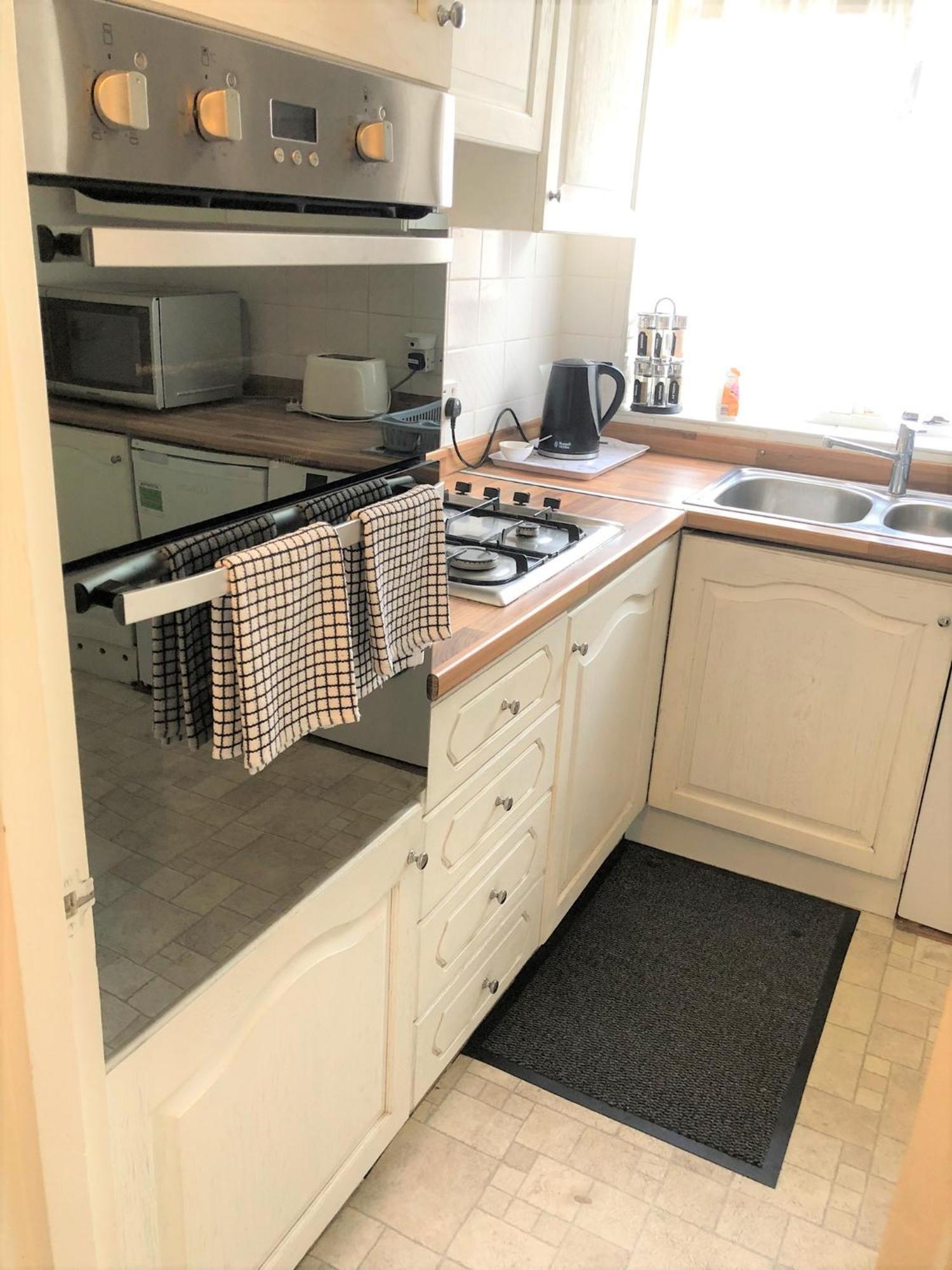 Spacious West London 2 Bedroom Apartment Екстер'єр фото