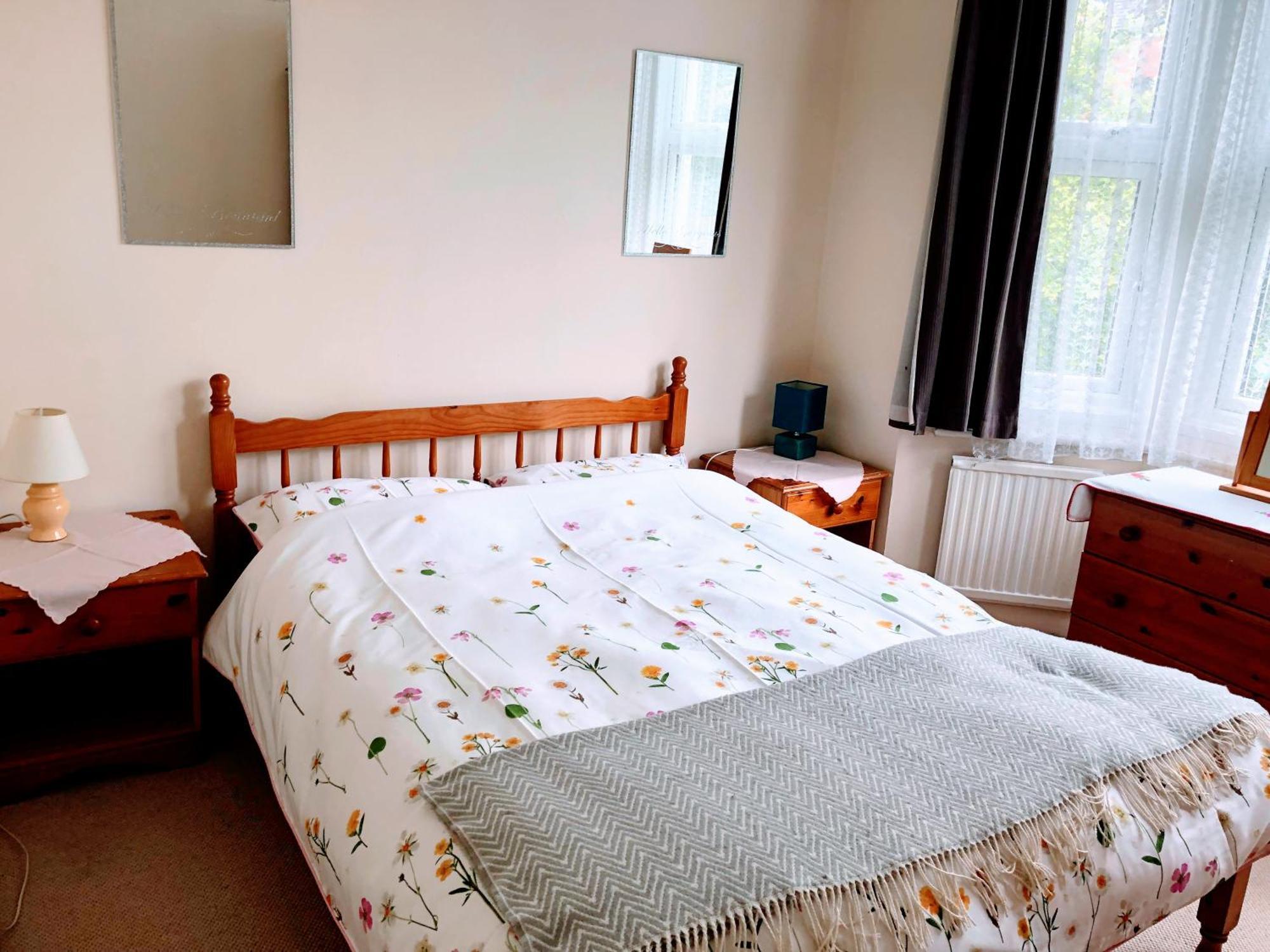 Spacious West London 2 Bedroom Apartment Екстер'єр фото