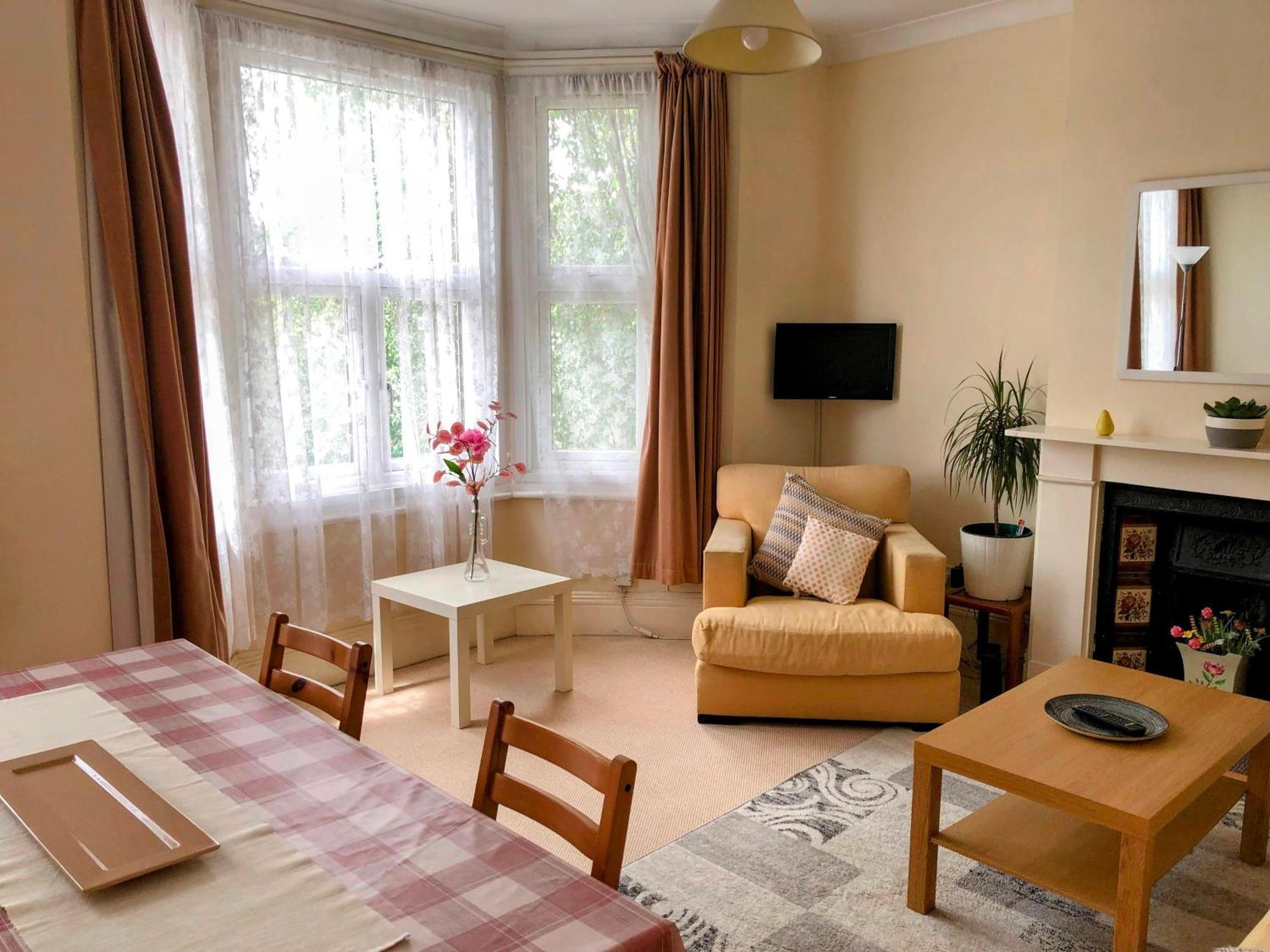 Spacious West London 2 Bedroom Apartment Екстер'єр фото