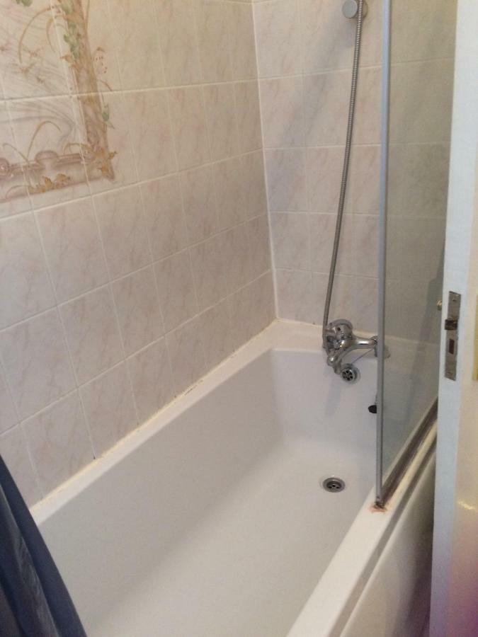 Spacious West London 2 Bedroom Apartment Екстер'єр фото