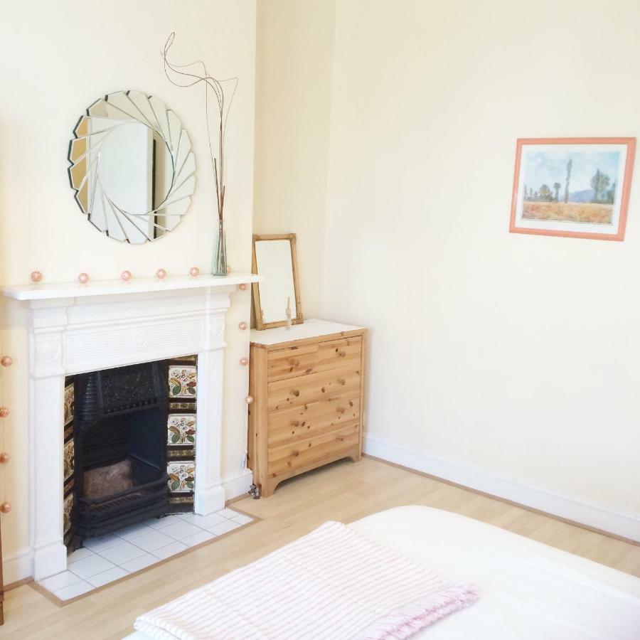 Spacious West London 2 Bedroom Apartment Екстер'єр фото