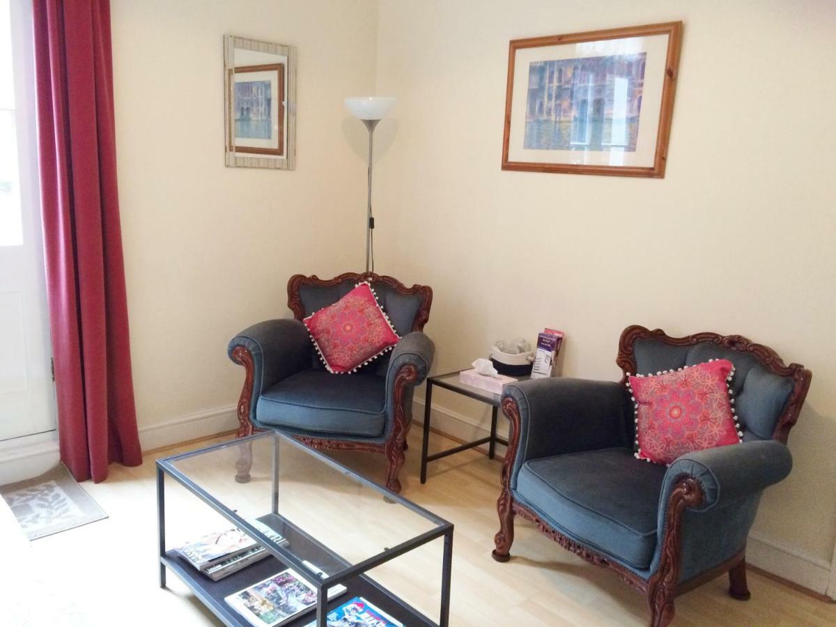 Spacious West London 2 Bedroom Apartment Екстер'єр фото
