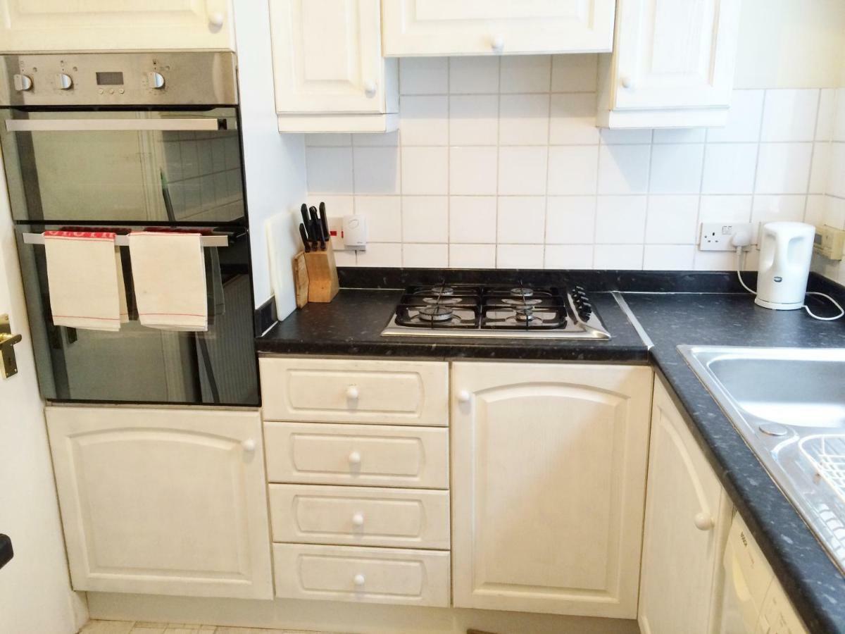 Spacious West London 2 Bedroom Apartment Екстер'єр фото