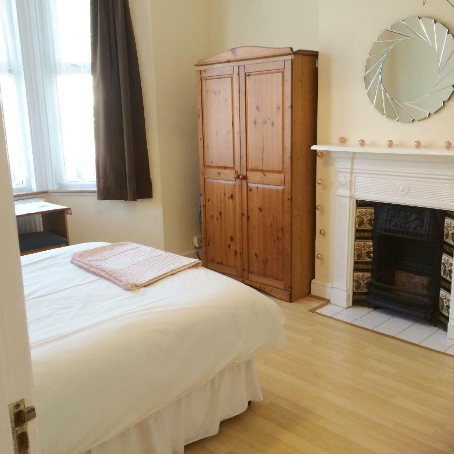 Spacious West London 2 Bedroom Apartment Екстер'єр фото