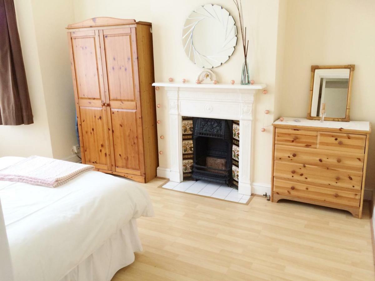 Spacious West London 2 Bedroom Apartment Екстер'єр фото