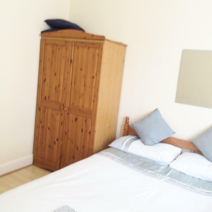 Spacious West London 2 Bedroom Apartment Екстер'єр фото