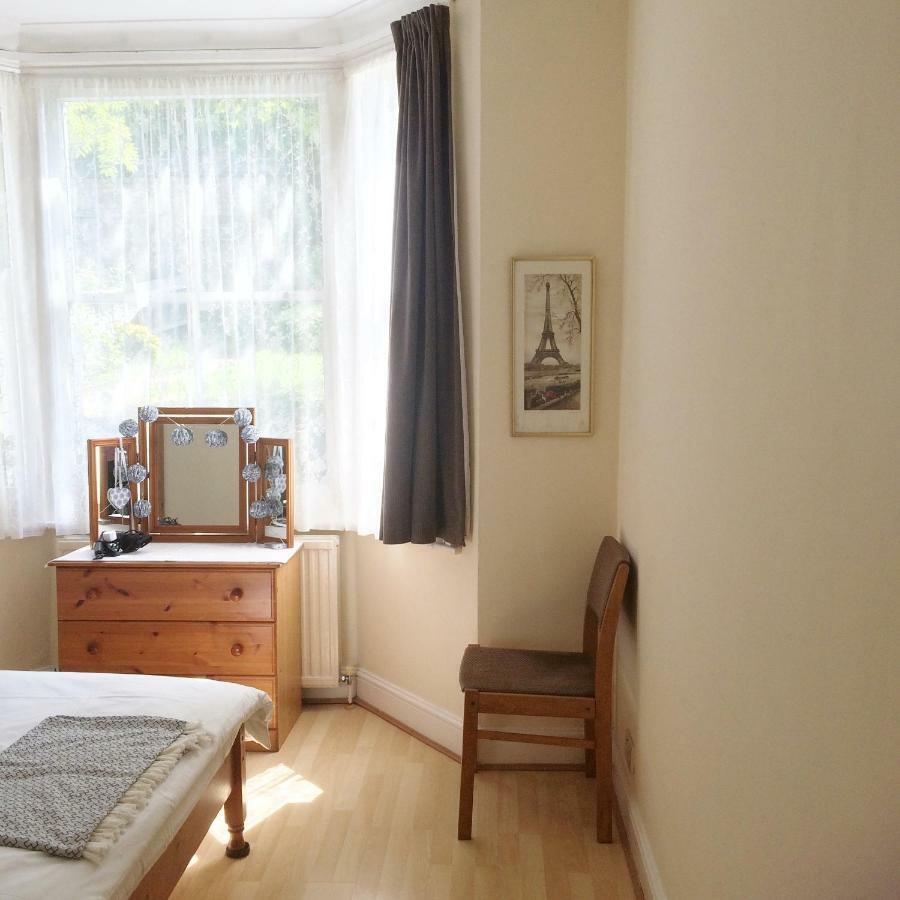 Spacious West London 2 Bedroom Apartment Екстер'єр фото