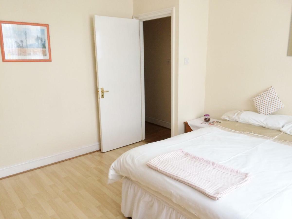 Spacious West London 2 Bedroom Apartment Екстер'єр фото