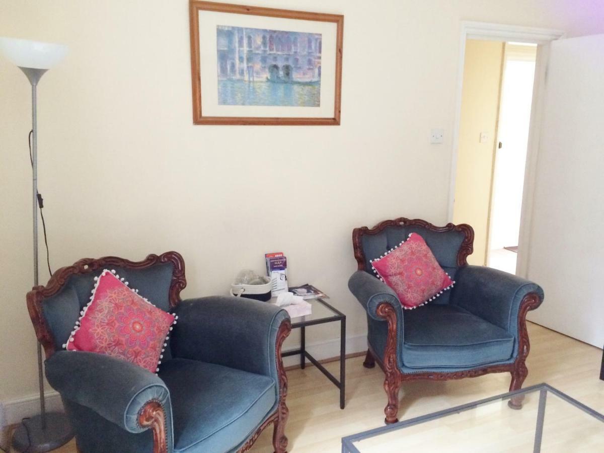 Spacious West London 2 Bedroom Apartment Екстер'єр фото
