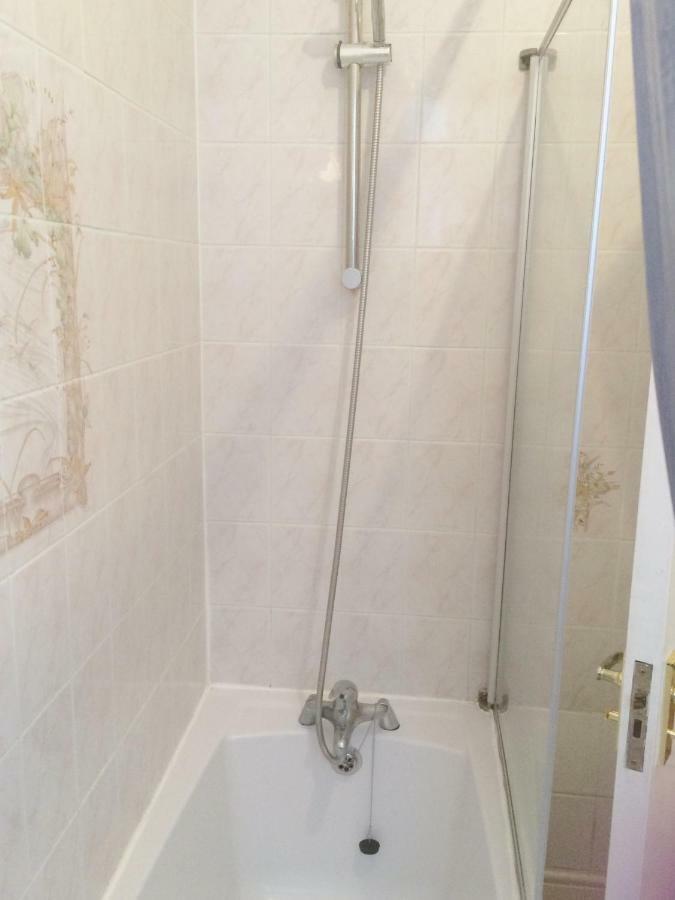 Spacious West London 2 Bedroom Apartment Екстер'єр фото