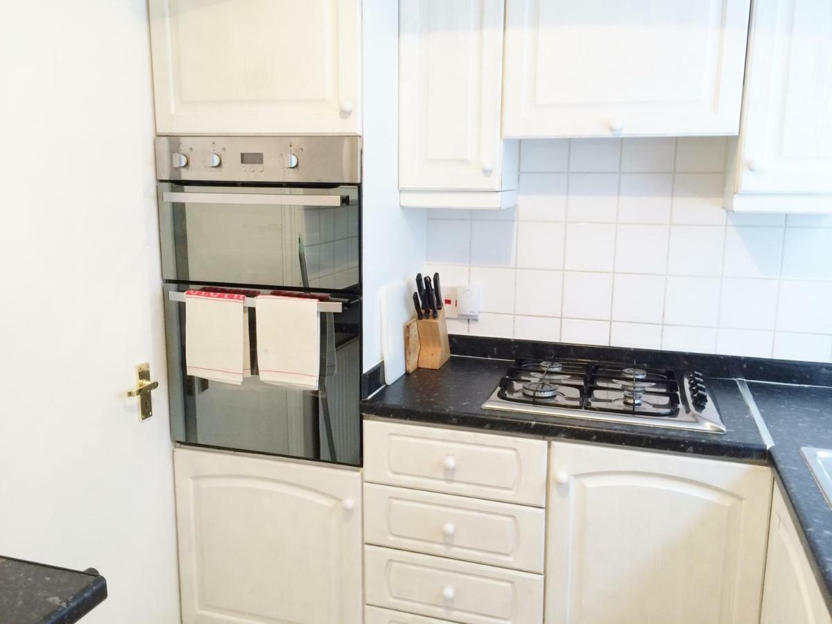 Spacious West London 2 Bedroom Apartment Екстер'єр фото