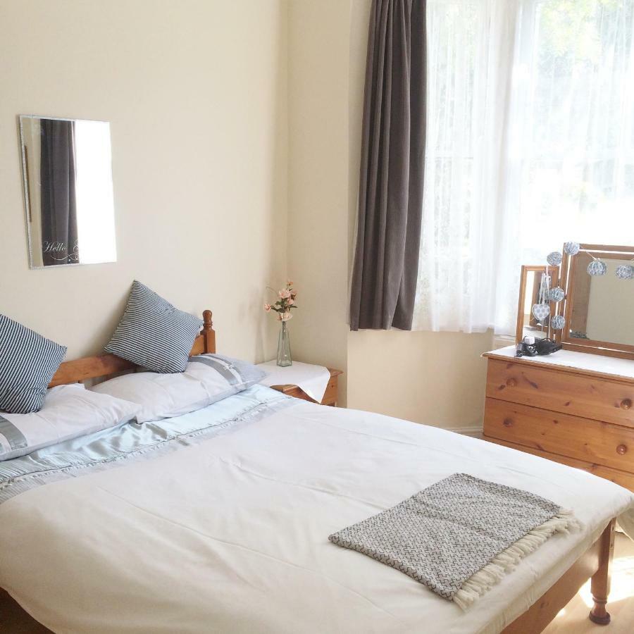 Spacious West London 2 Bedroom Apartment Екстер'єр фото