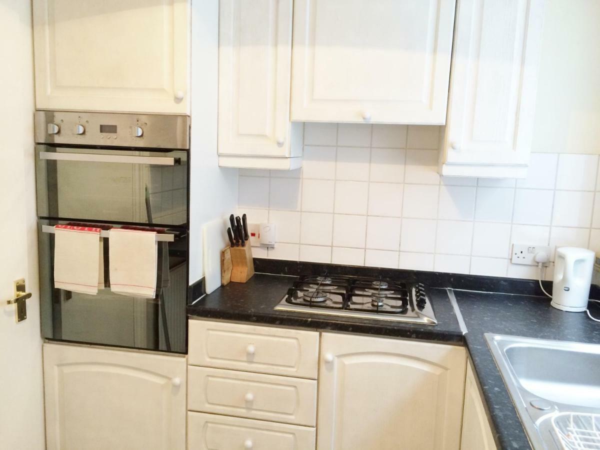 Spacious West London 2 Bedroom Apartment Екстер'єр фото